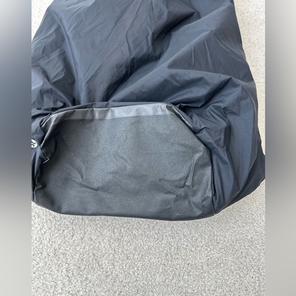Lululemon Surge Run Backpack II *16L - Picture 7 of 14